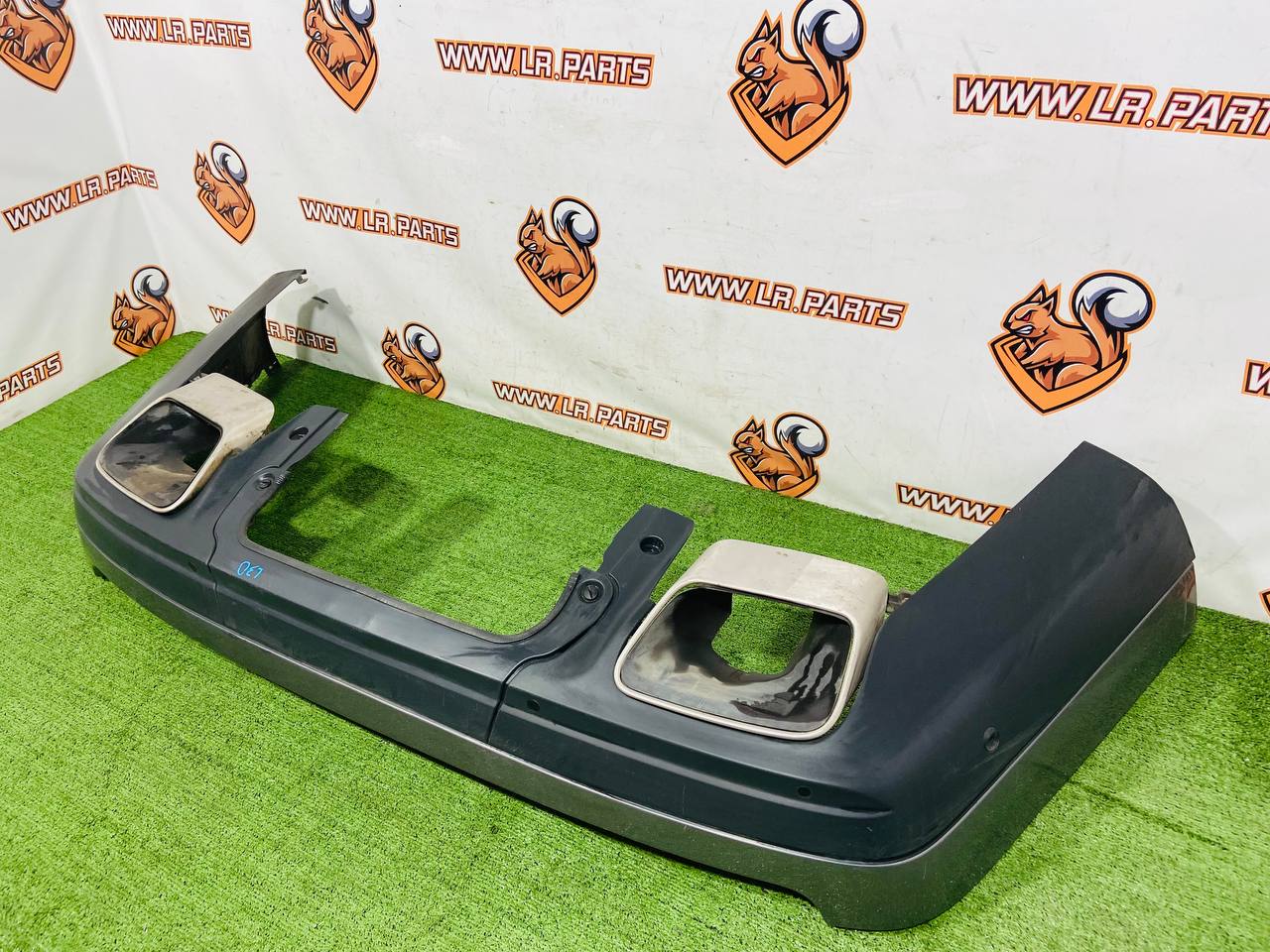 LR105876 Rear bumper assembly Range Rover L405 (2013-2021) used cost 800 € in stock 1 pcs.