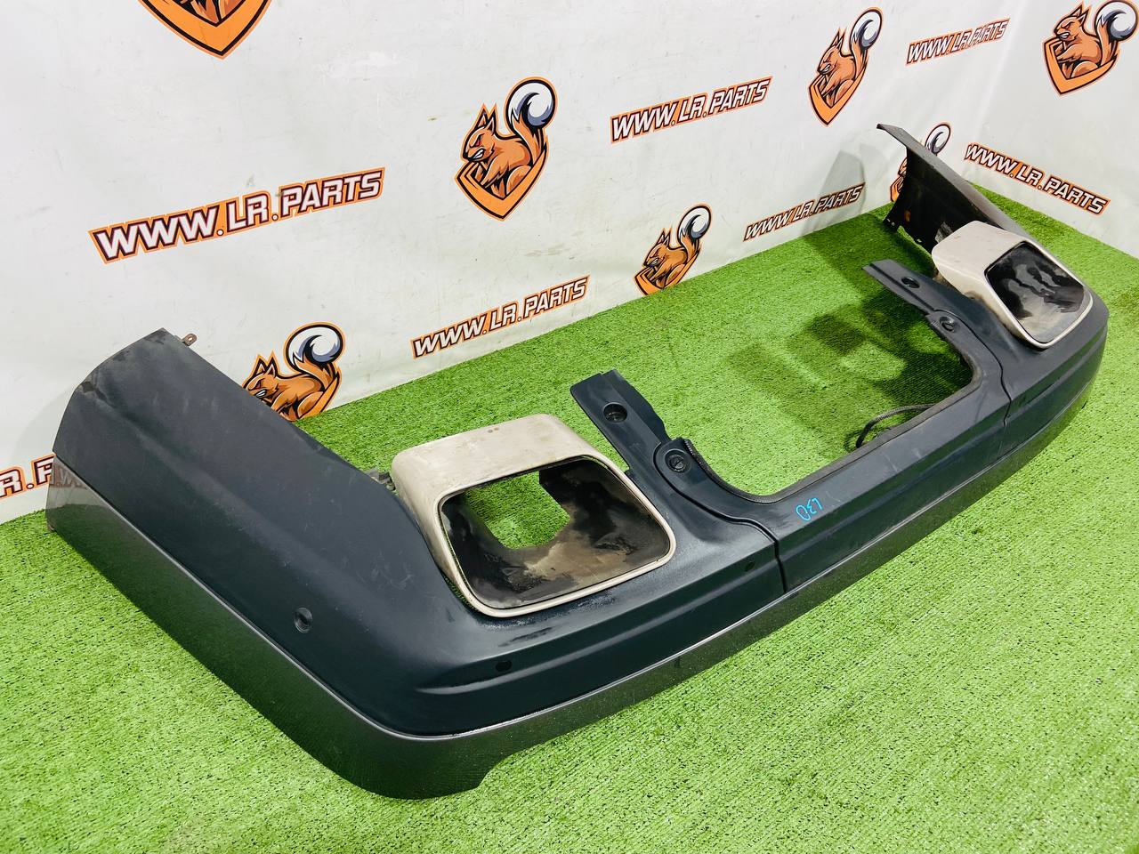 LR105876 Rear bumper assembly Range Rover L405 (2013-2021) used - Image 12