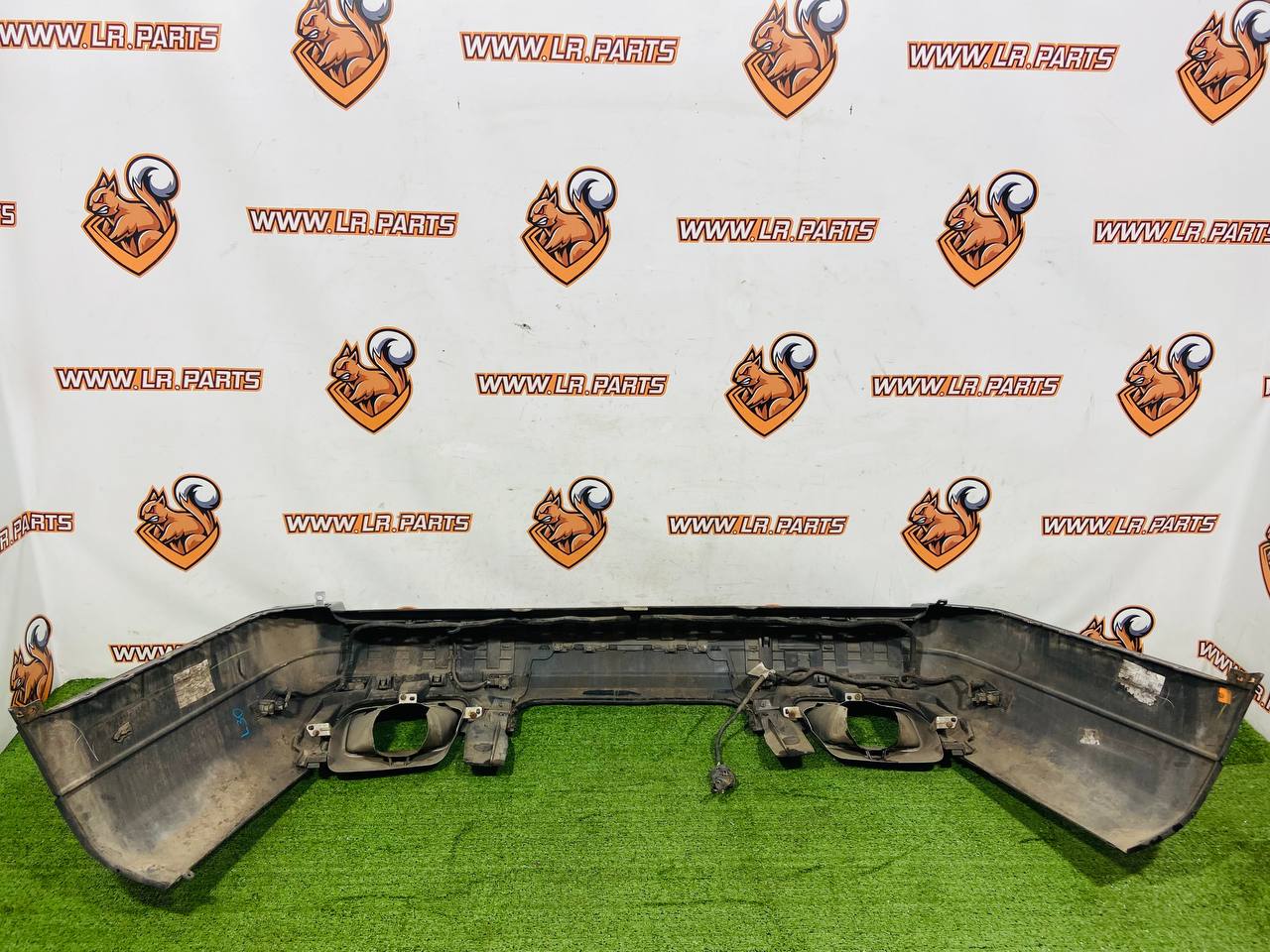 LR105876 Rear bumper assembly Range Rover L405 (2013-2021) used - Image 13