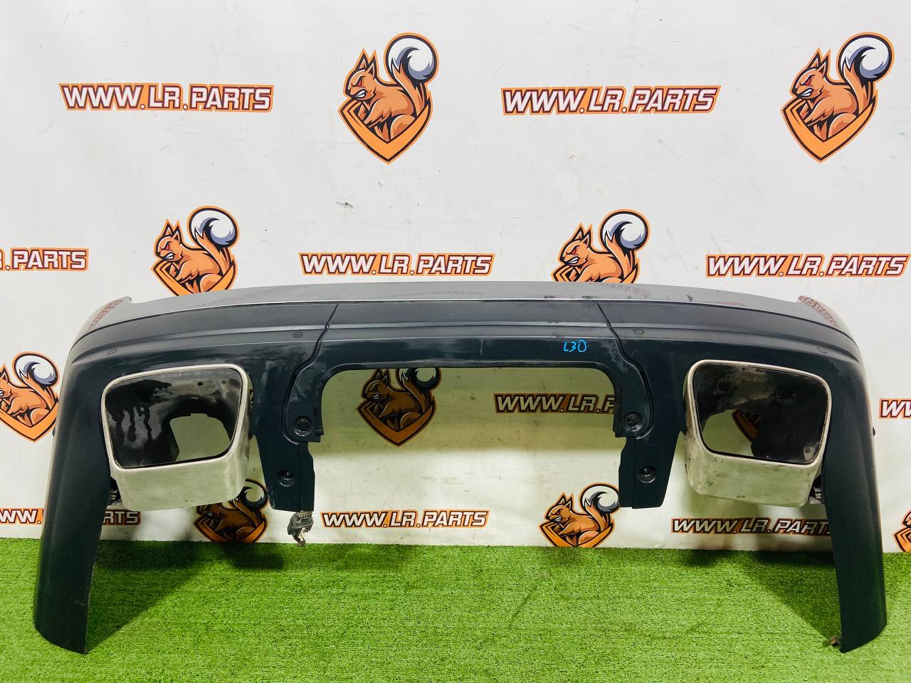 LR105876 Rear bumper assembly Range Rover L405 (2013-2021) used cost 800 € in stock 1 pcs.