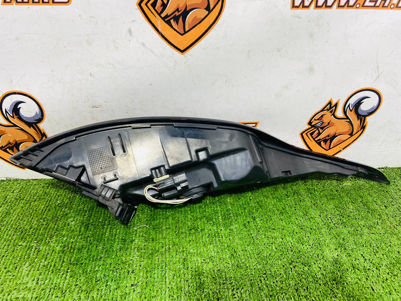 LR111106 Right headlight Range Rover Velar L560 (2018-) Used - Image 14
