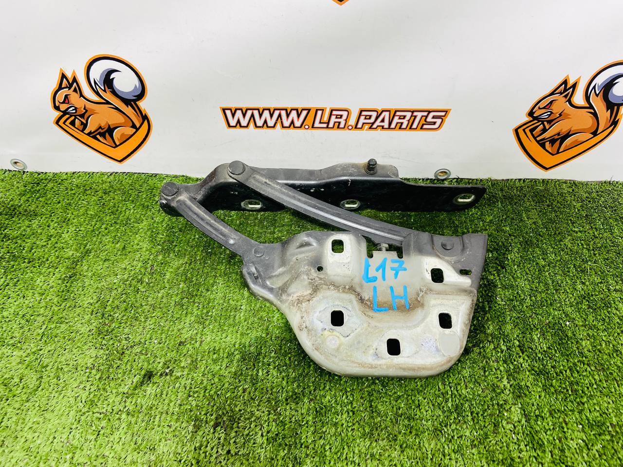 LR111645 Left hood hinge Range Rover Velar L560 (2018-) USED - Image 18