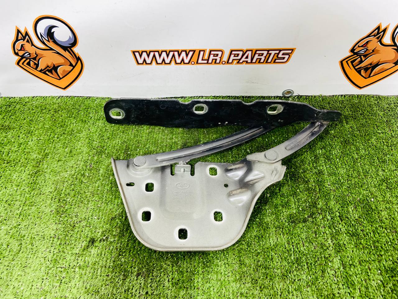 LR111645 Left hood hinge Range Rover Velar L560 (2018-) USED - Image 19