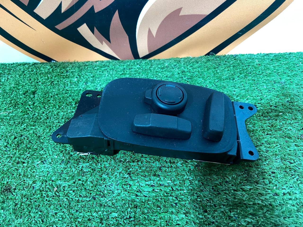 LR112767 Electric seat adjustment switch left Land Rover Discovery Sport L550 (2015-) Used cost 90 € in stock 3 pcs.