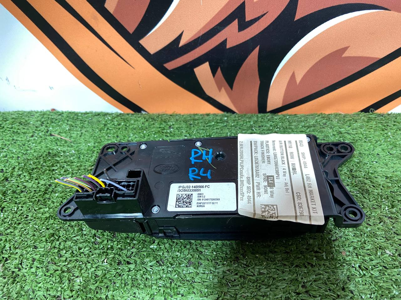 LR112768 Electric seat adjustment switch right Land Rover Discovery Sport L550 (2015-) USED cost 90 € in stock 3 pcs.