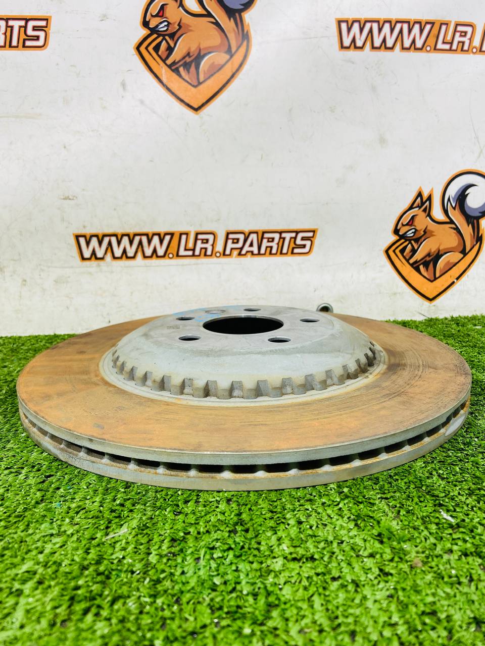 LR114564 Rear brake disc Land Rover Discovery Sport L550 Used cost 60 € in stock 7 pcs.