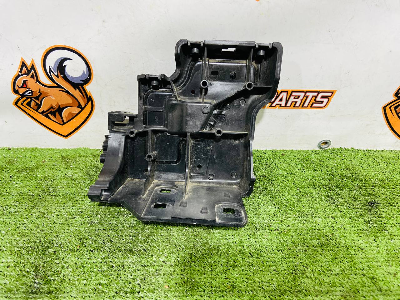 LR125670 Front panel left bracket Range Rover Evoque New L551 (2019-) Used cost 75 € in stock 2 pcs.