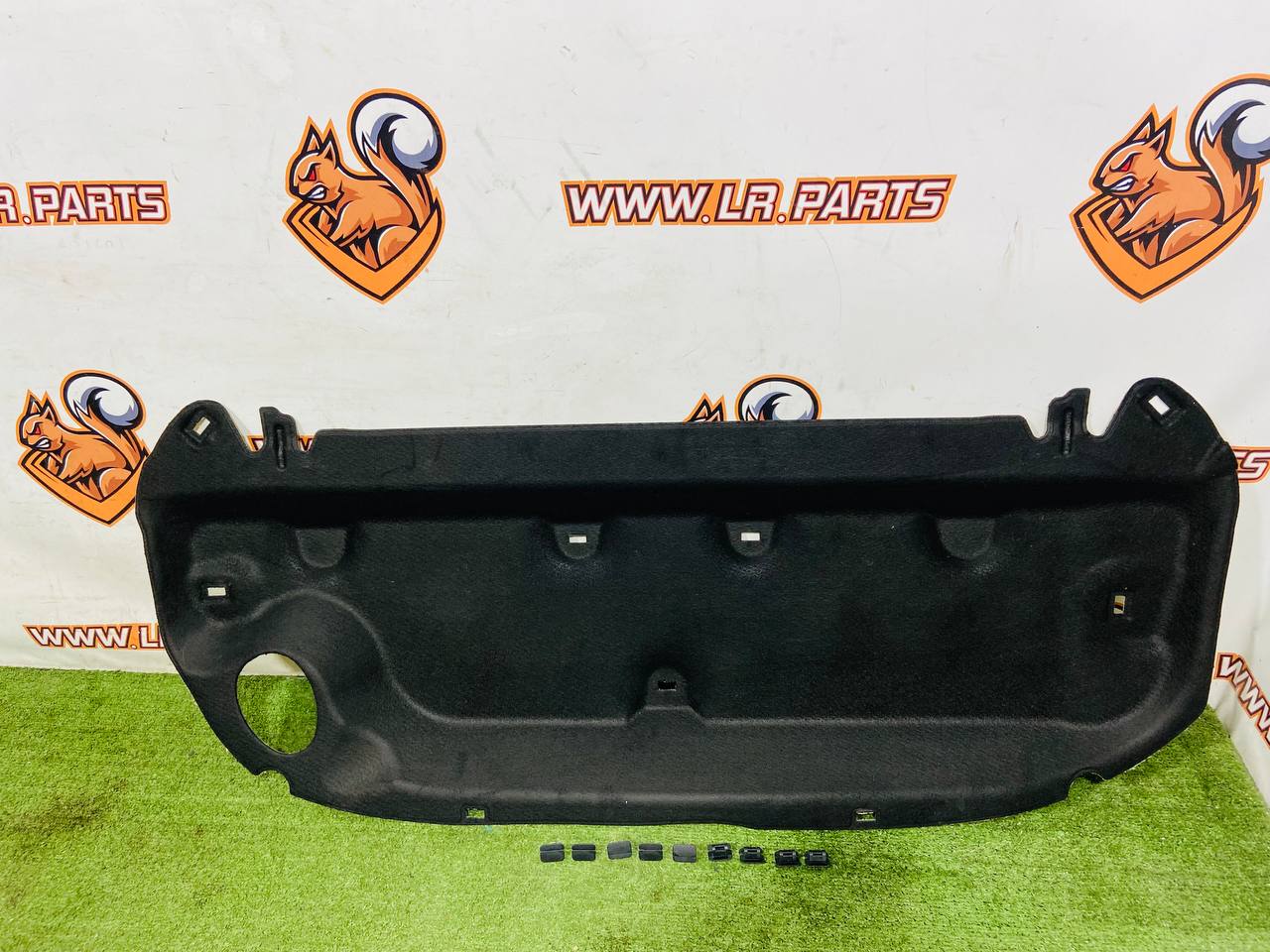 LR127378 Hood Insulator 2018- Land Rover Discovery Sport L550 (2015-) Used cost 140 € in stock 2 pcs.