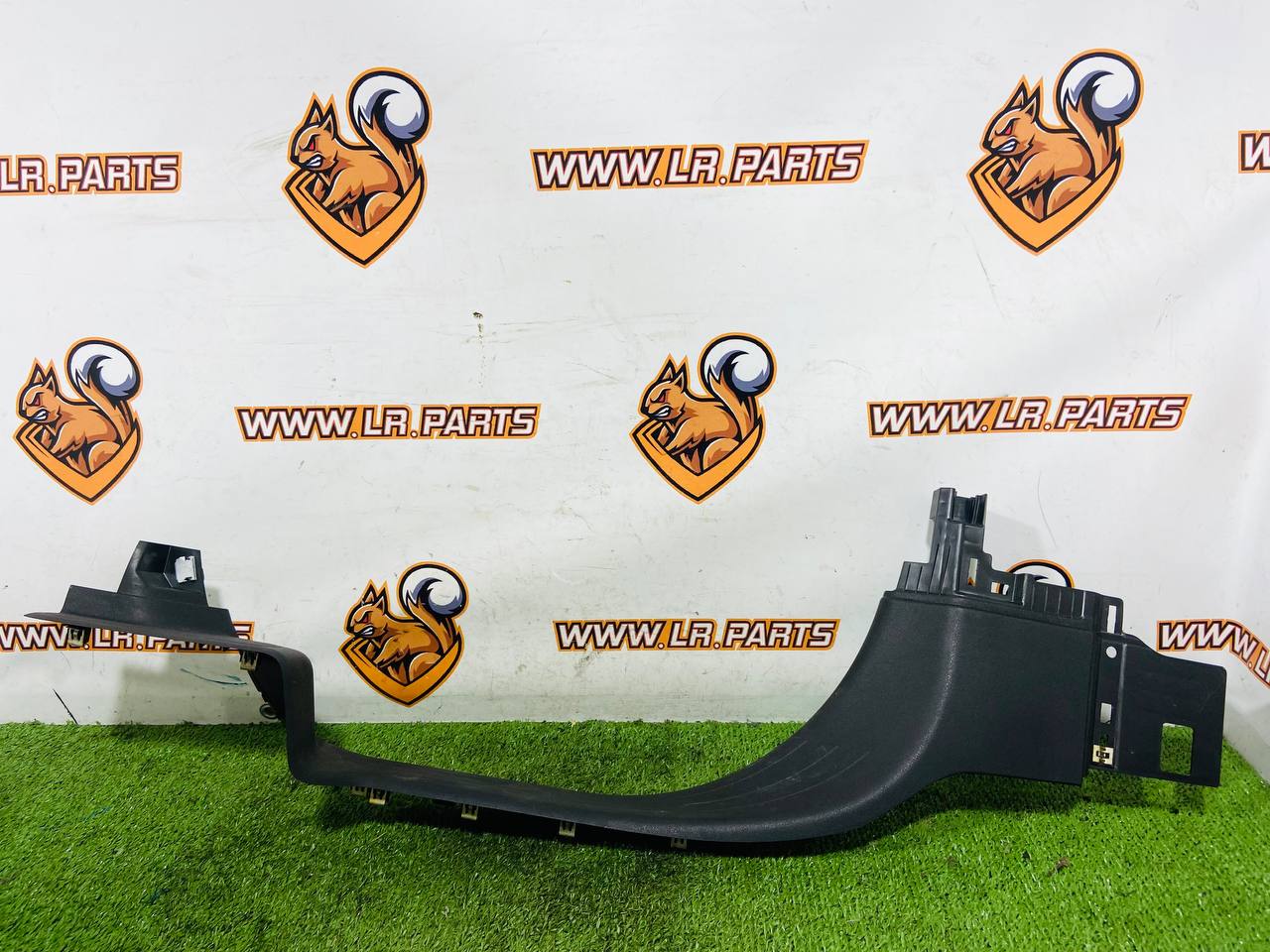 LR131493 Rear left inner cabin threshold cover Land Rover New Defender L663 (2020-) Used cost € in stock 1 pcs.