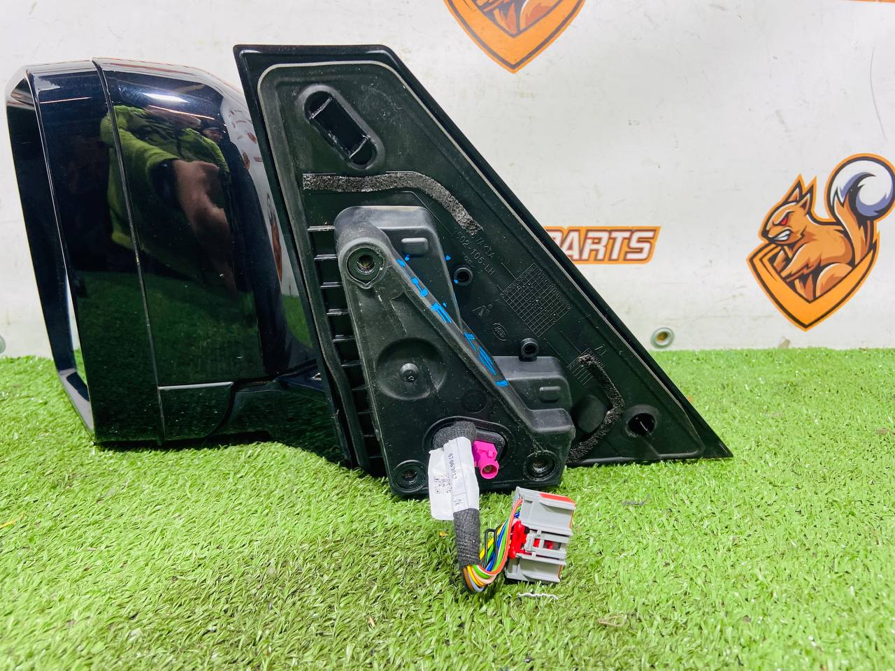 LR132549 Left exterior mirror assembly, without blind spots, non-glare + camera + parking sensor Land Rover New Defender L663 (2020-) Used cost 900 € in stock 1 pcs.