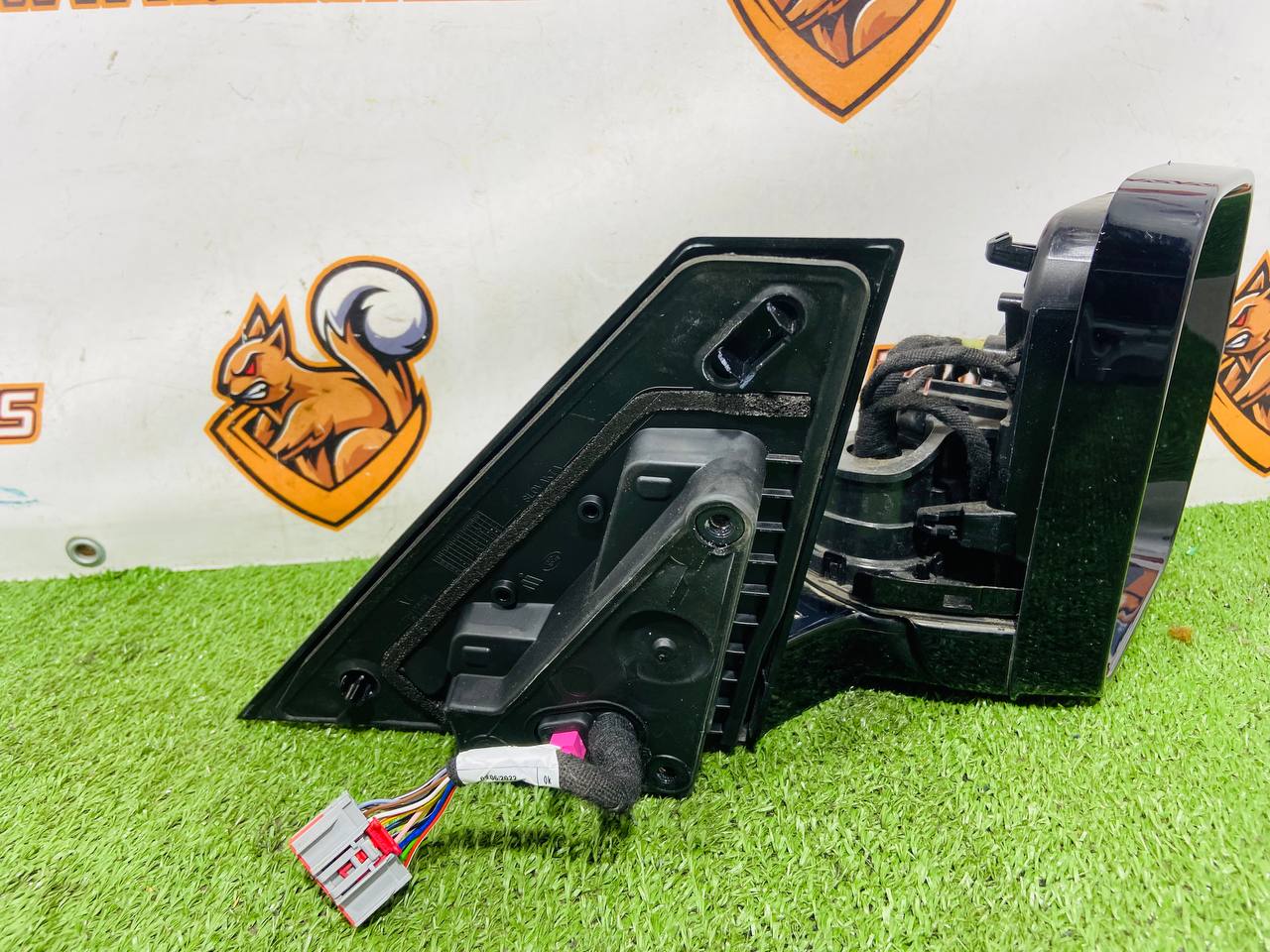LR132552 Right exterior mirror assembled without cover, without blind spots + anti-glare + camera + parking sensor for Land Rover New Defender L663 (2020-) Use cost 900 € in stock 1 pcs.
