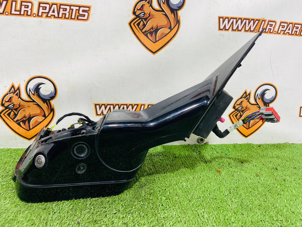 LR132552 Right exterior mirror assembled without cover, without blind spots + anti-glare + camera + parking sensor for Land Rover New Defender L663 (2020-) Use cost 900 € in stock 1 pcs.