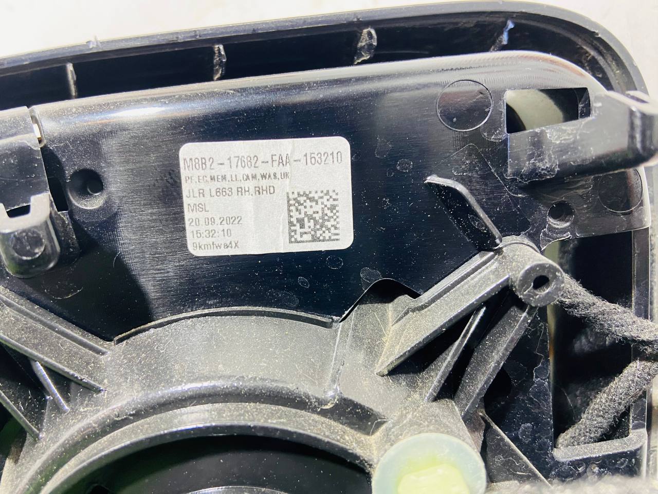LR132552 Right exterior mirror assembled without cover, without blind spots + anti-glare + camera + parking sensor for Land Rover New Defender L663 (2020-) Use cost 900 € in stock 1 pcs.