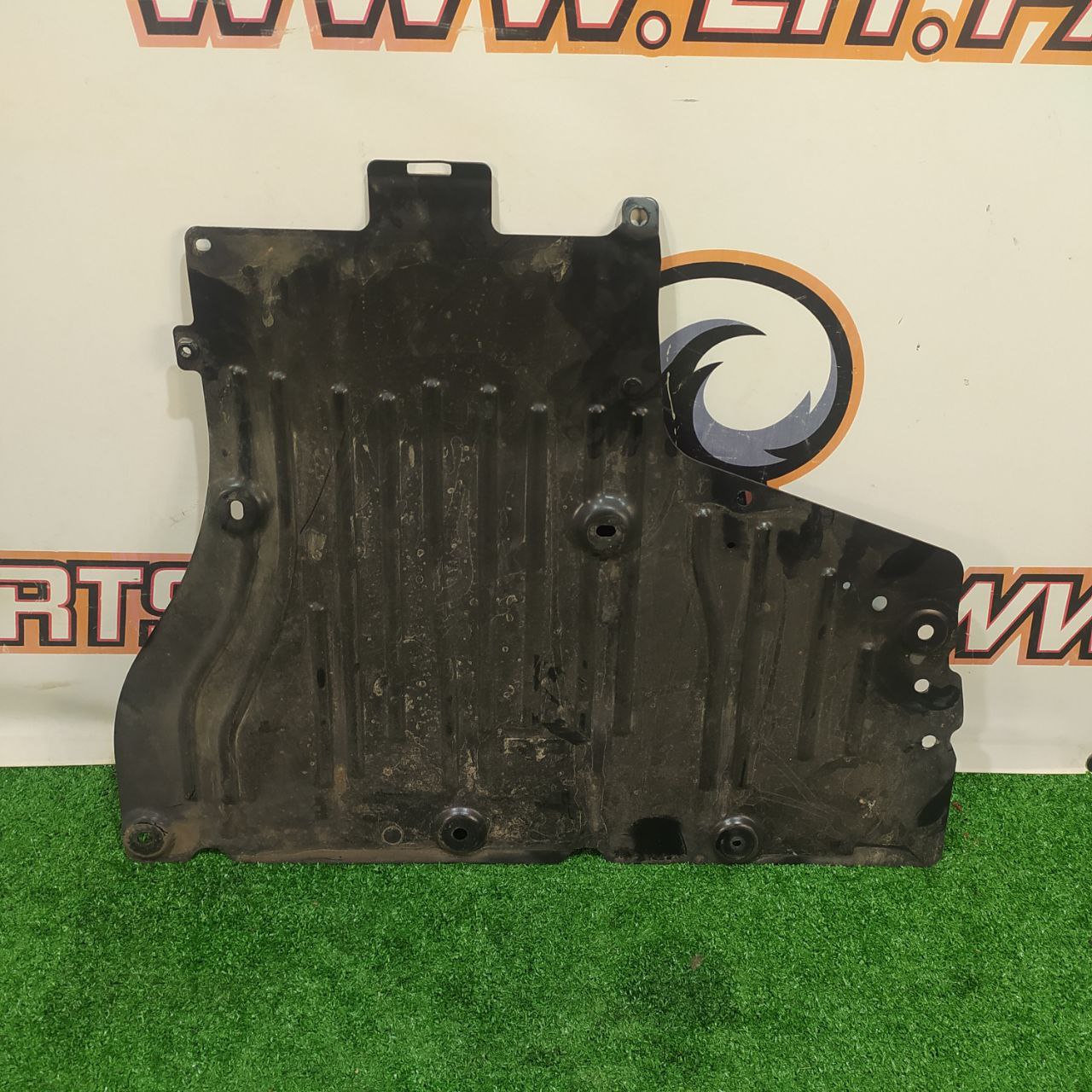 LR135603 Junction box protection Range Rover Evoque New L551 (2019-) USED cost 110 € in stock 3 pcs.