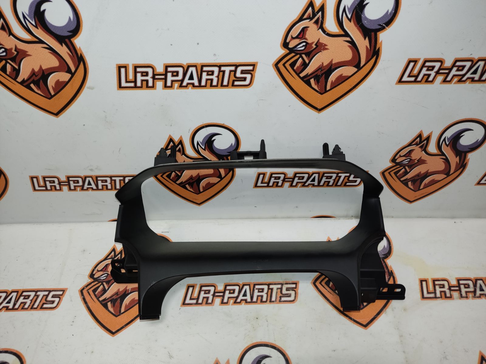 LR137192 Instrument panel socket LAND ROVER DISCOVERY SPORT (L550) 2015- Used cost 70 € in stock 1 pcs.