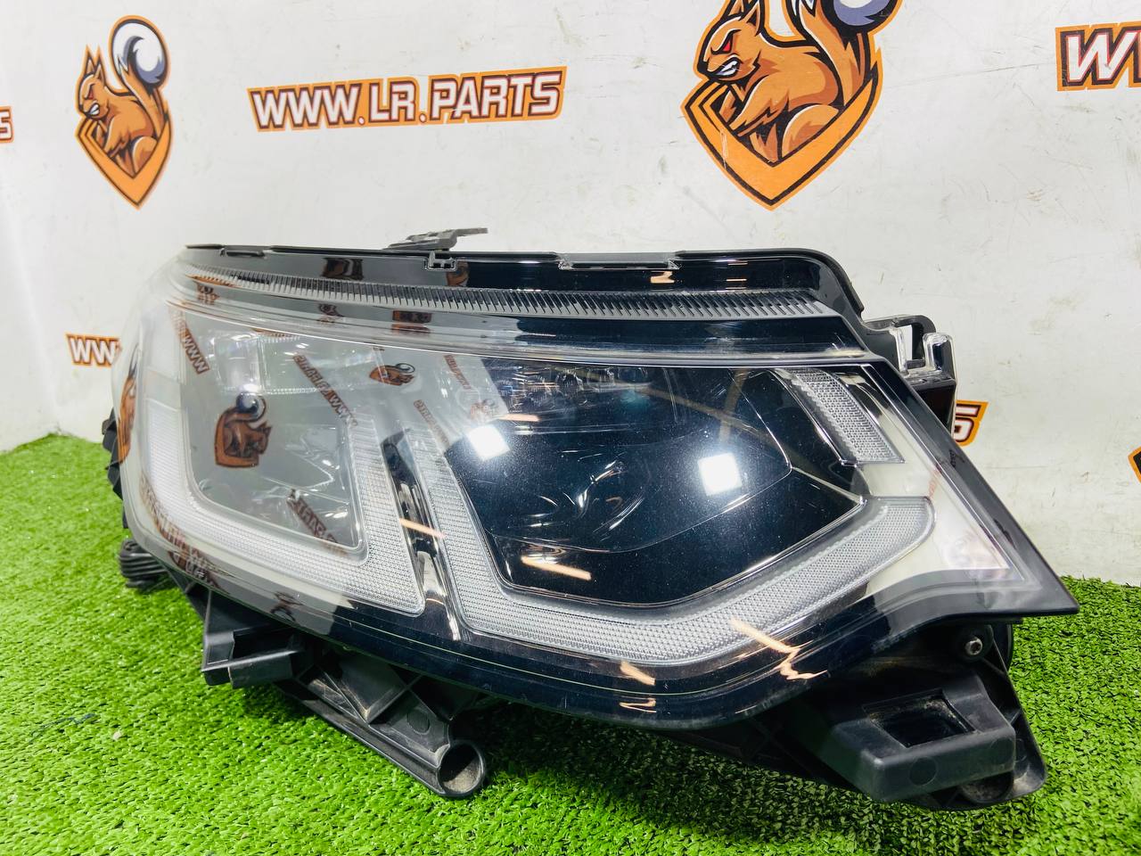 LR137595 Headlight right LED 2019- Land Rover Discovery Sport L550 (2015-) Used - Image 13