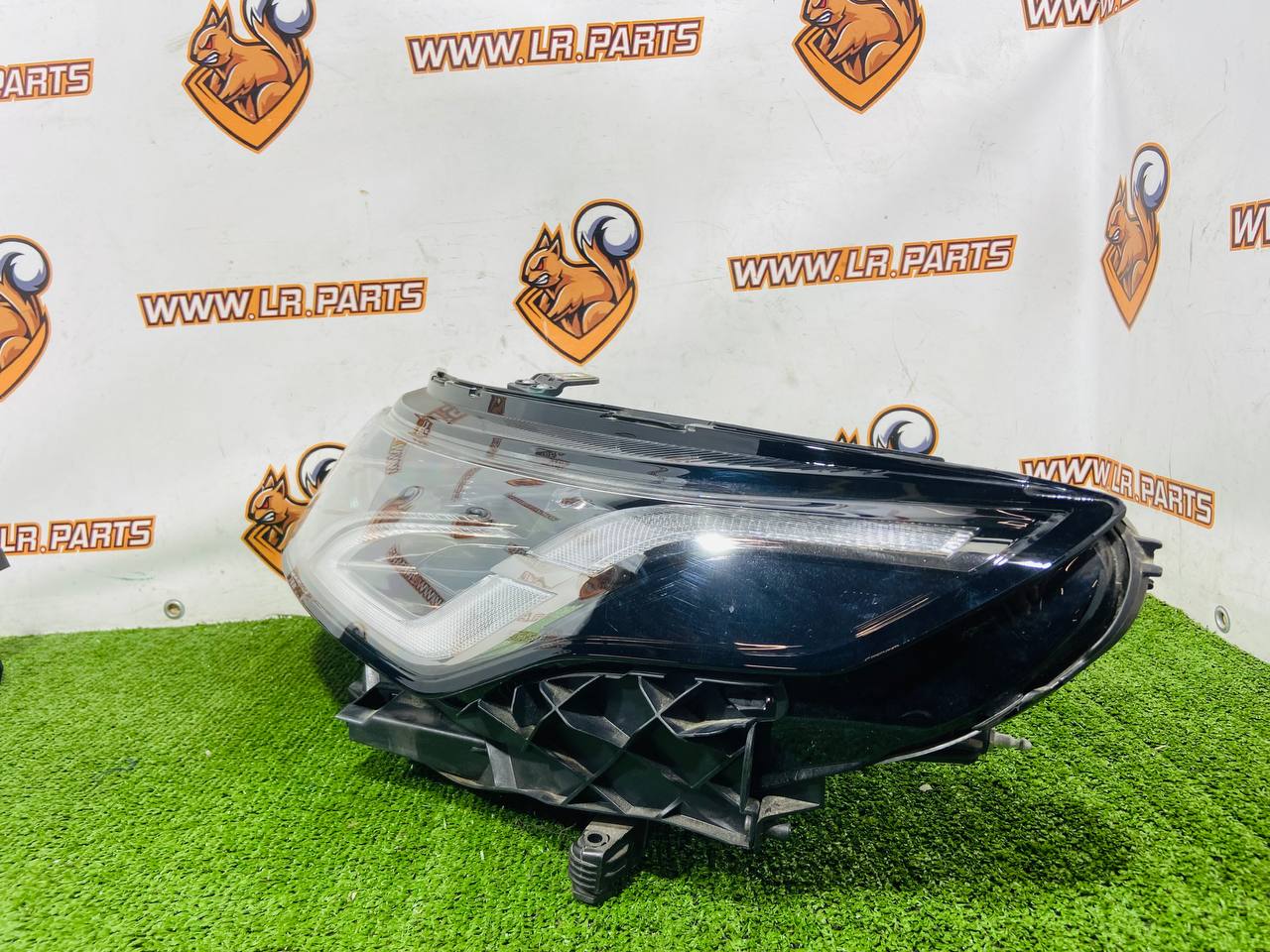LR137596 Headlight left LED 2019- Land Rover Discovery Sport L550 (2015-) Used - Image 12