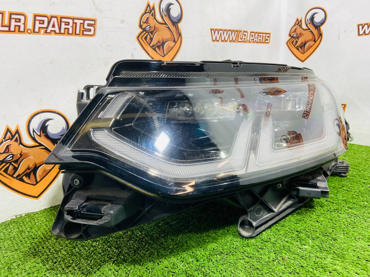 LR137596 Headlight left LED 2019- Land Rover Discovery Sport L550 (2015-) Used - Image 13