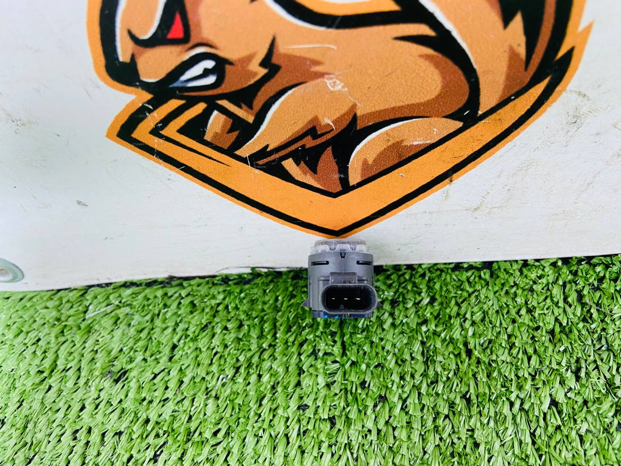 LR137889 Parktronic sensor Land Rover Discovery 5 L462 (2017-) used cost 70 € in stock 9 pcs.