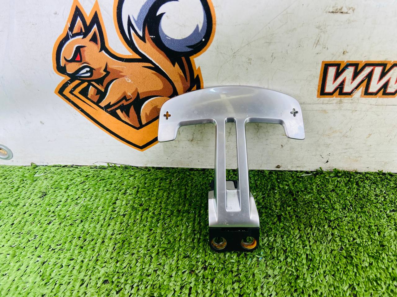 LR139905 Paddle gear shift right Range Rover Velar L560 (2018-) Used"" cost € in stock 2 pcs.