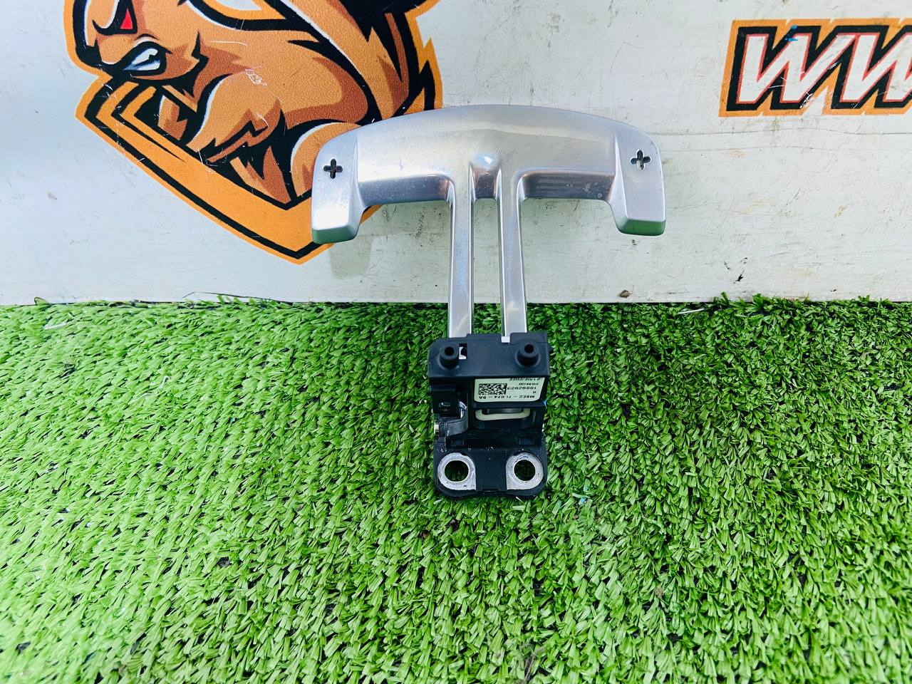 LR139905 Paddle gear shift right Range Rover Velar L560 (2018-) Used"" cost € in stock 2 pcs.