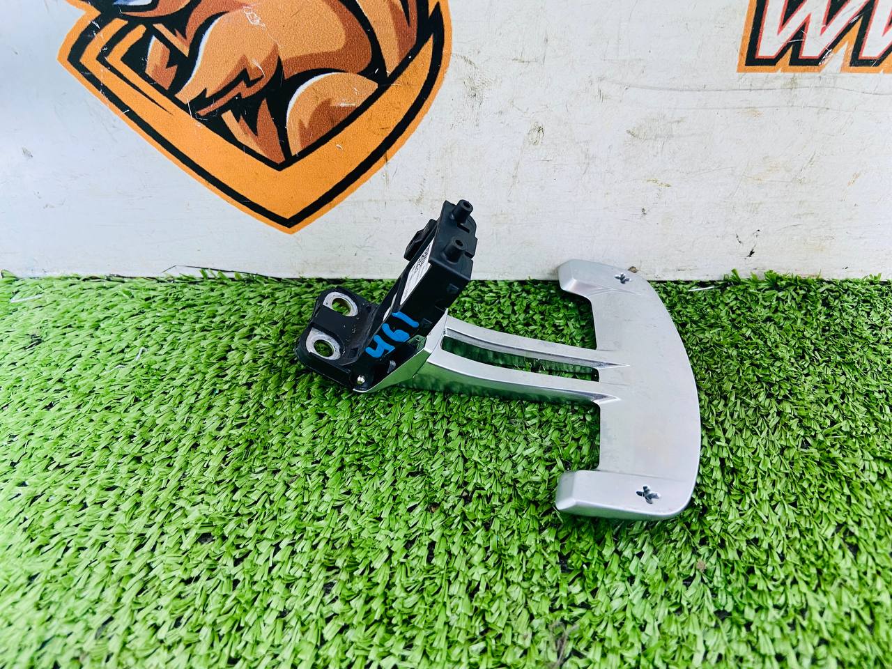 LR139905 Paddle gear shift right Range Rover Velar L560 (2018-) Used"" cost € in stock 2 pcs.