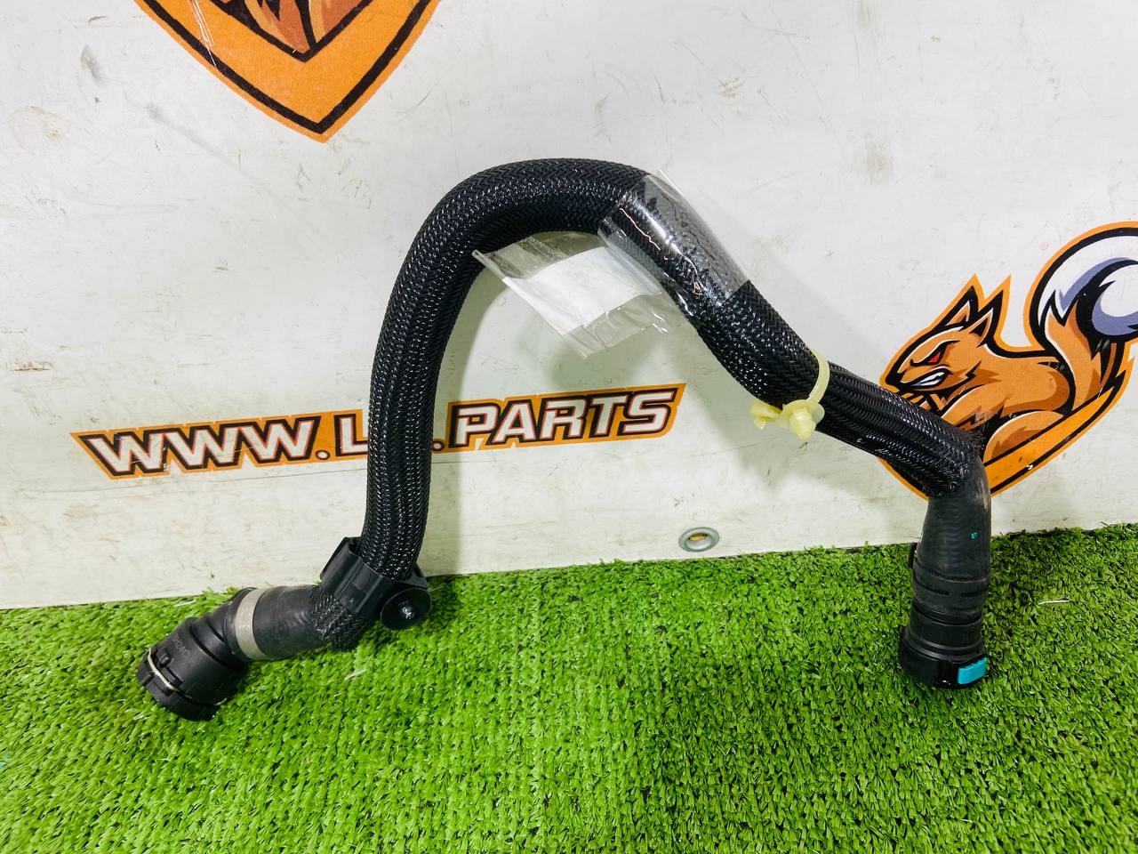 LR144575 Cooling system hose Land Rover Discovery Sport L550 (2015-) Used cost € in stock 2 pcs.
