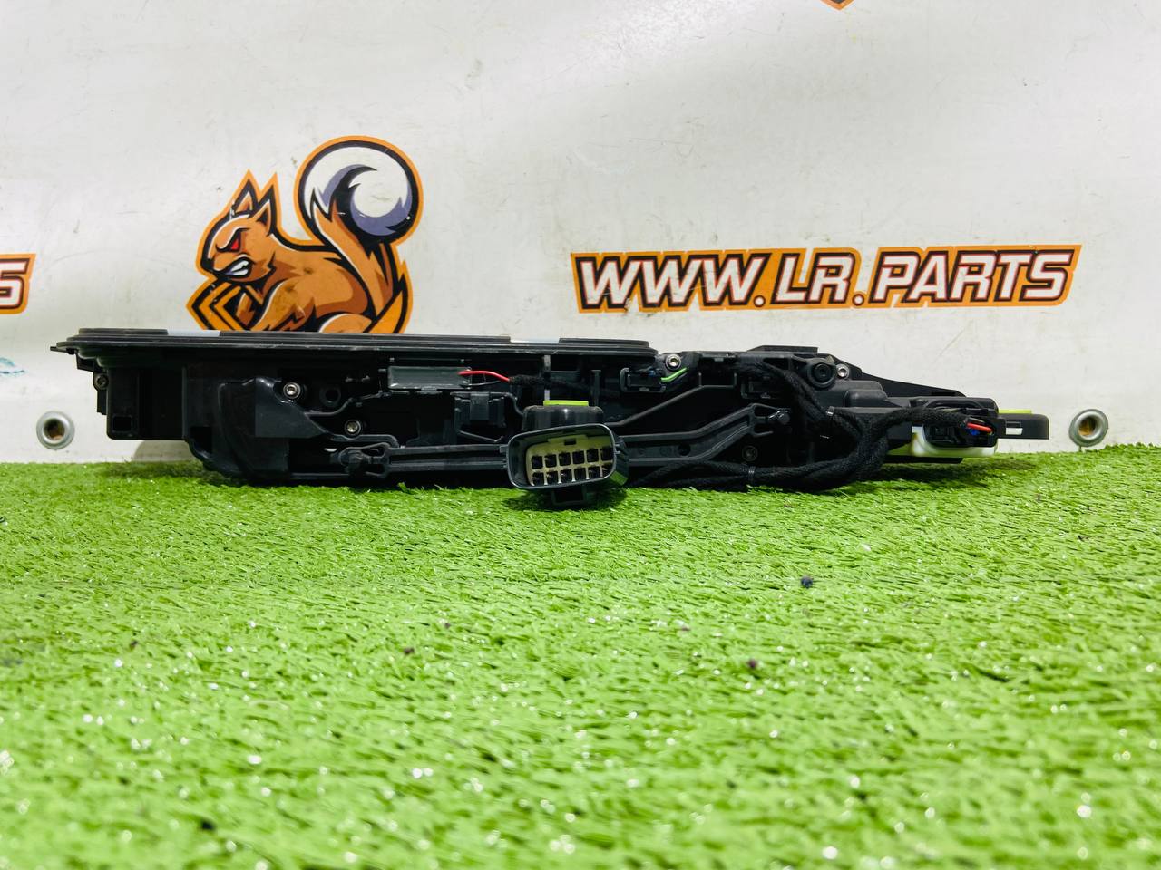 LR144893 Exterior rear right door handle Range Rover Evoque New L551 (2019-) Used cost 75 € in stock 2 pcs.
