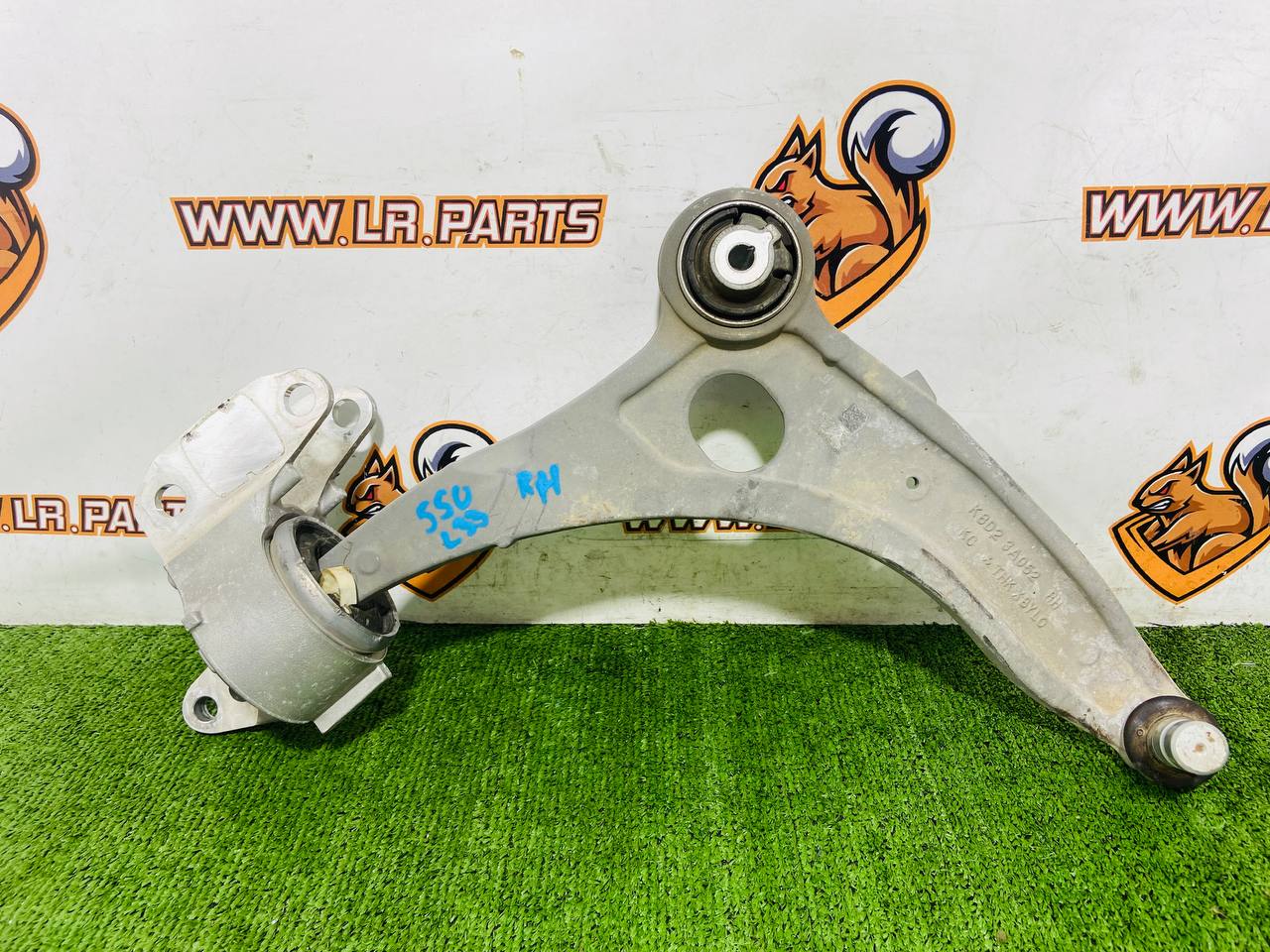 LR146037 Front right lever Range Rover Evoque New L551 (2019-) USED cost 190 € in stock 2 pcs.