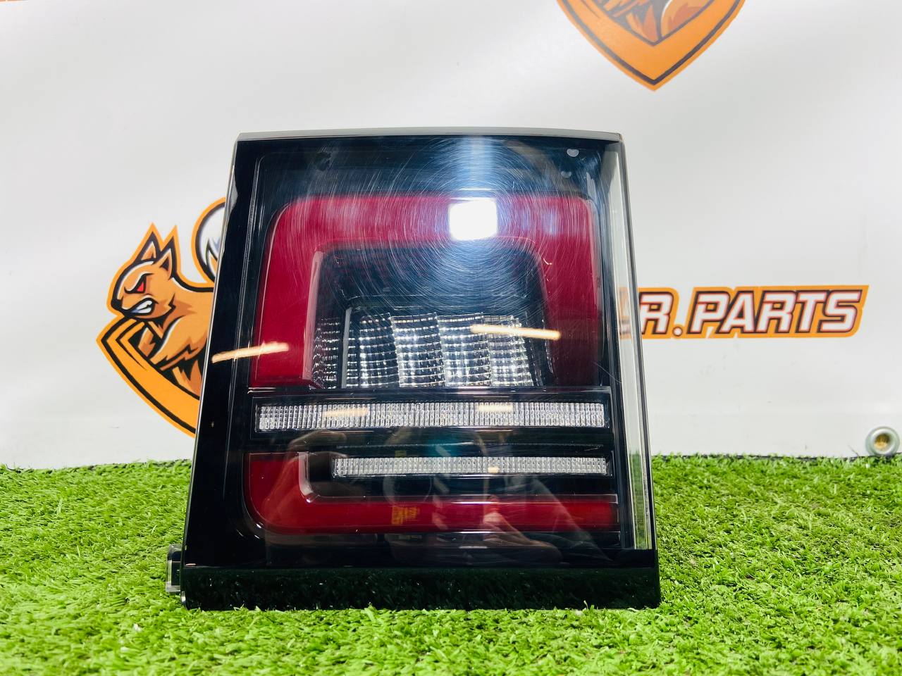 LR149771 Rear left light in the trunk lid 2019- Land Rover Discovery Sport L550 (2015-) Used cost 125 € in stock 1 pcs.