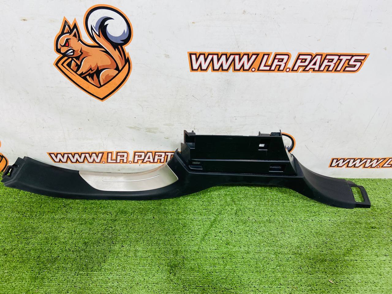 LR151164 Set of sill covers with illumination for Range Rover Sport L461 (2023-) Used cost € in stock 1 pcs.
