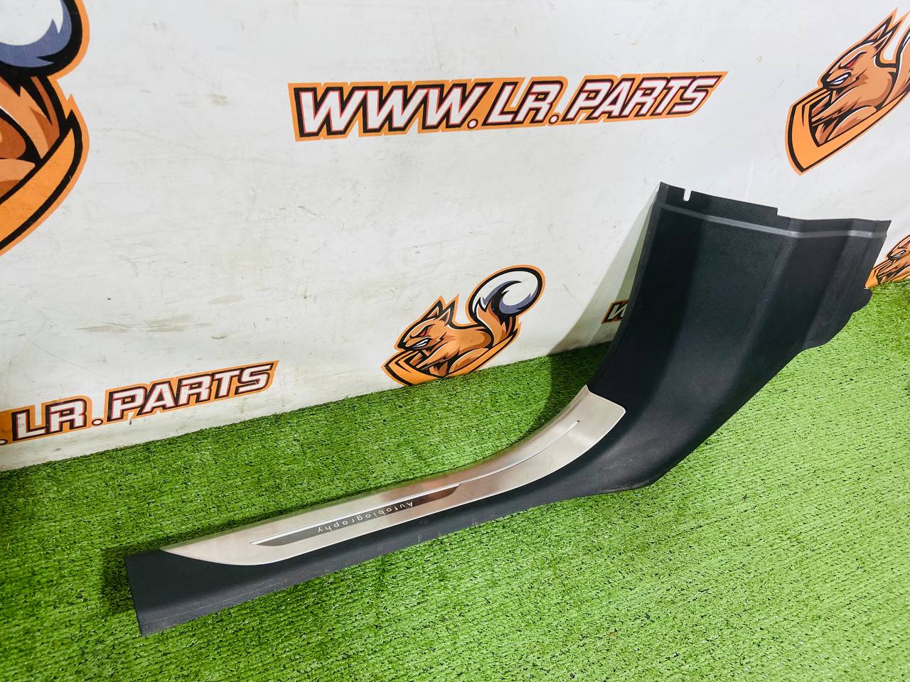 LR151164 Set of sill covers with illumination for Range Rover Sport L461 (2023-) Used cost € in stock 1 pcs.