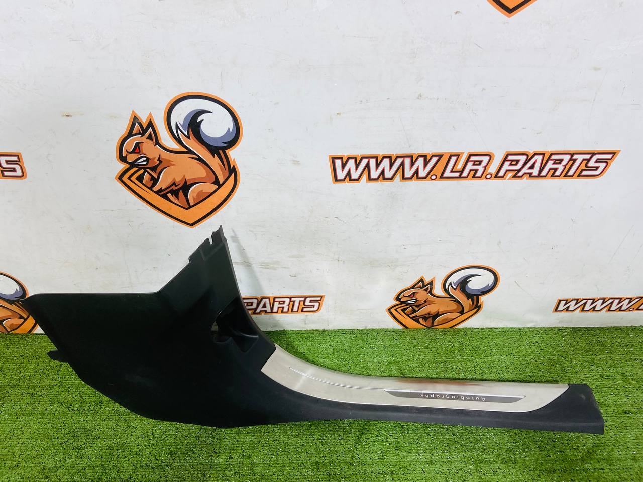 LR151164 Set of sill covers with illumination for Range Rover Sport L461 (2023-) Used cost € in stock 1 pcs.