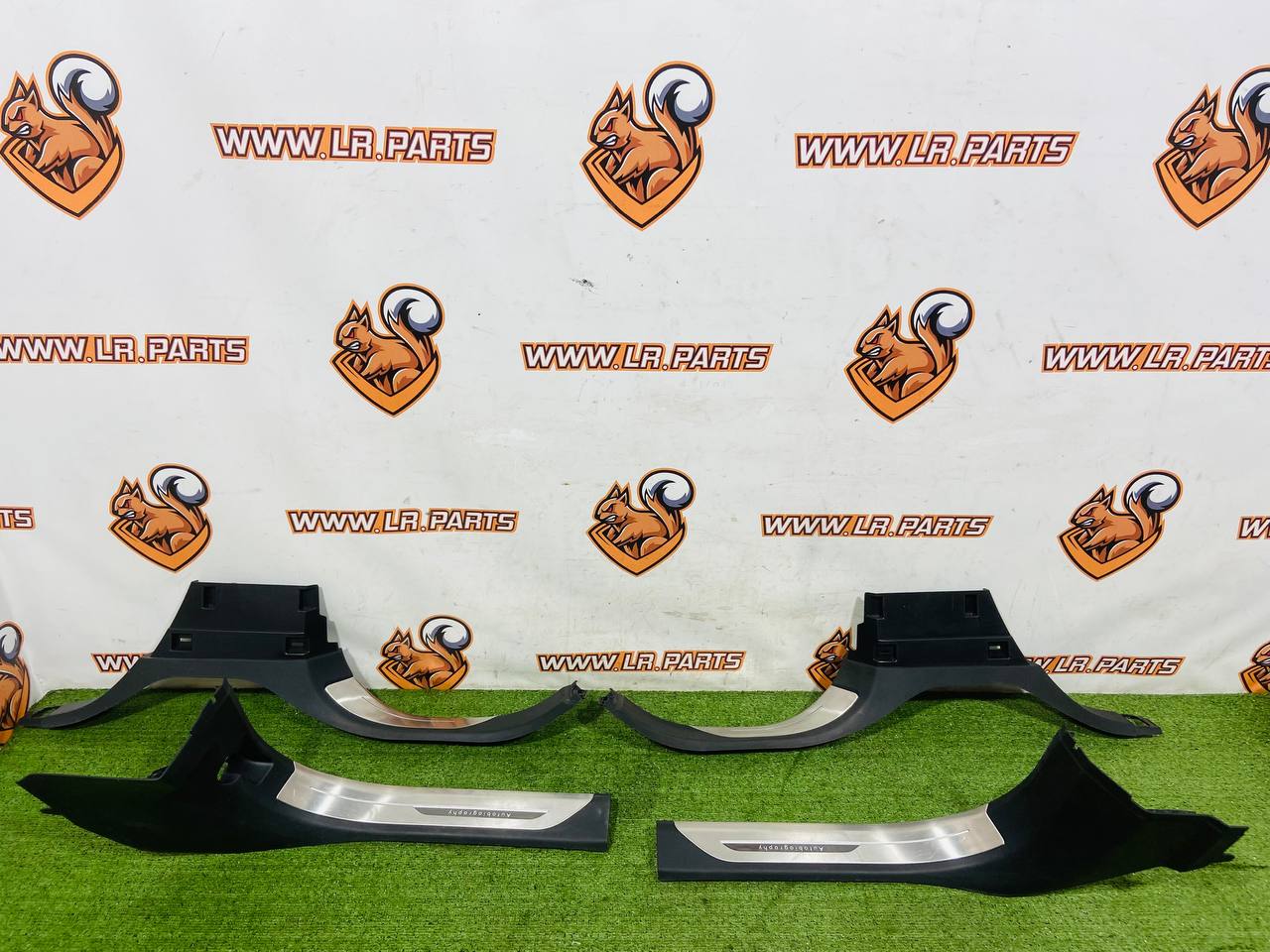 LR151164 Set of sill covers with illumination for Range Rover Sport L461 (2023-) Used cost € in stock 1 pcs.