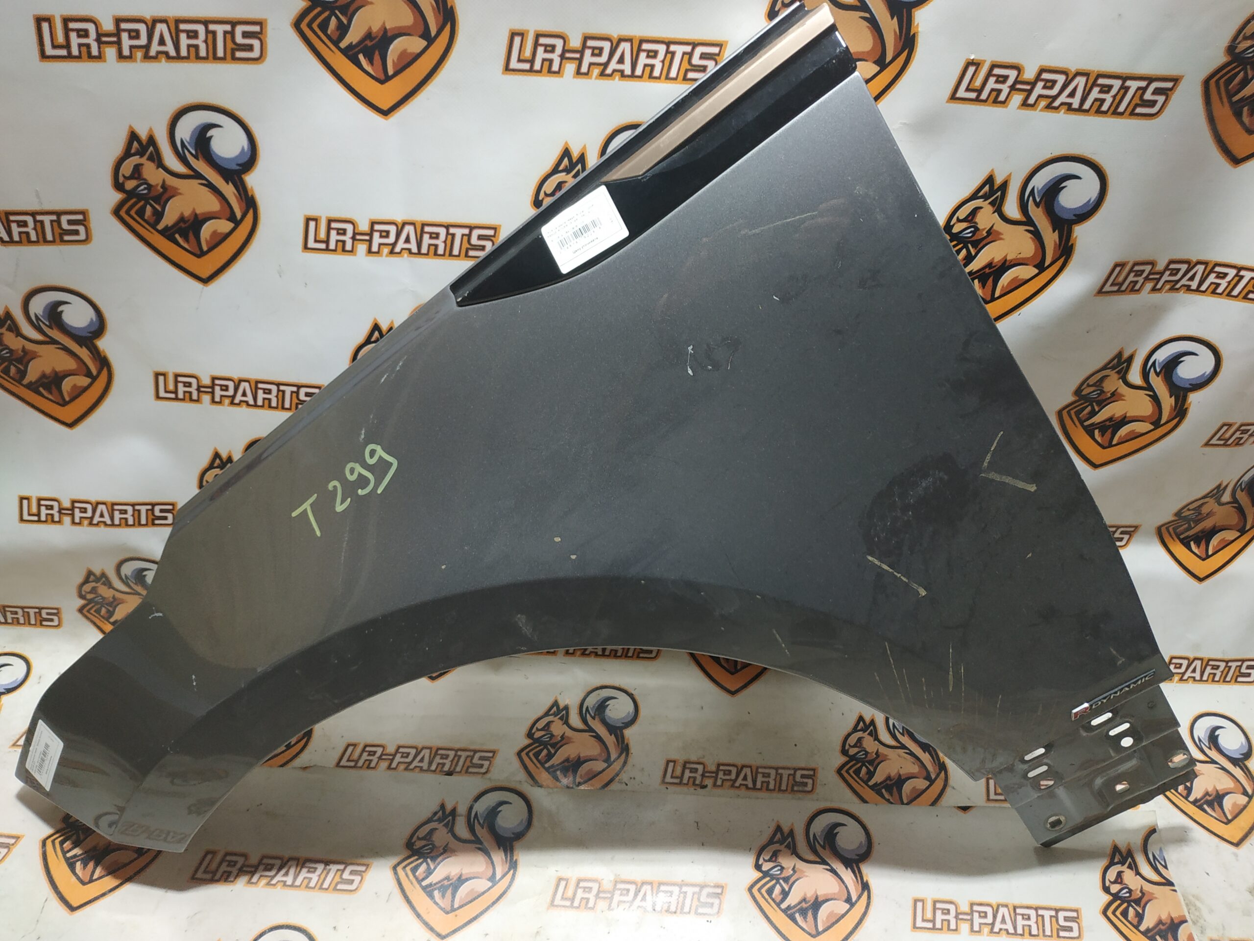 LR153975 Left wing molding Brunel Copper Range Rover Velar L560 (2018-) Used cost 60 € in stock 2 pcs.