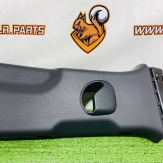 LR154238 Front Right Interior Pillar Cover Land Rover New Defender L663 (2020-) Used cost € in stock 1 pcs.