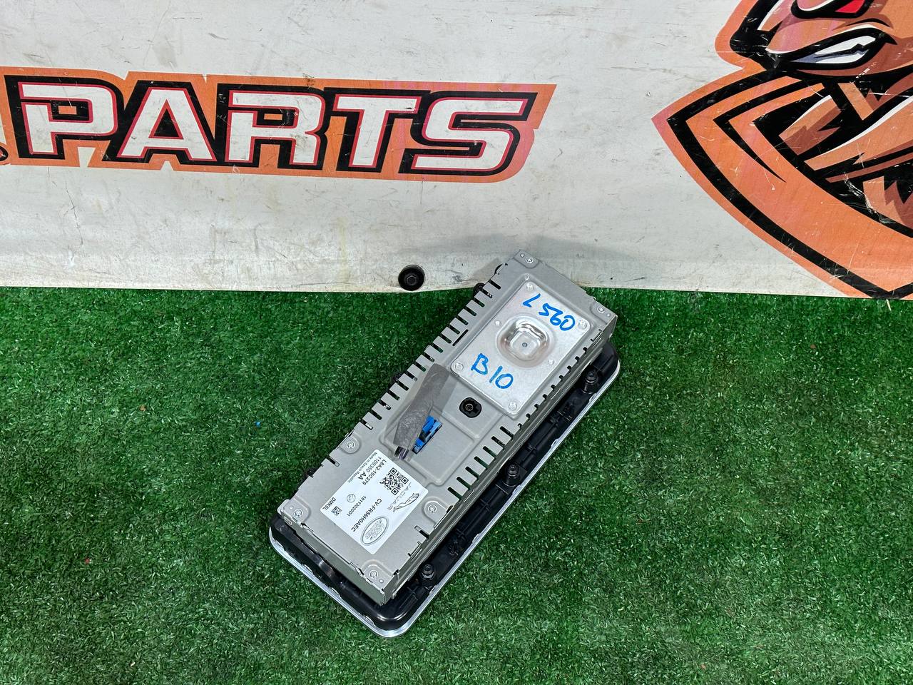 LR156769 Information Display Range Rover Velar L560 (2018-) Used cost 300 € in stock 7 pcs.