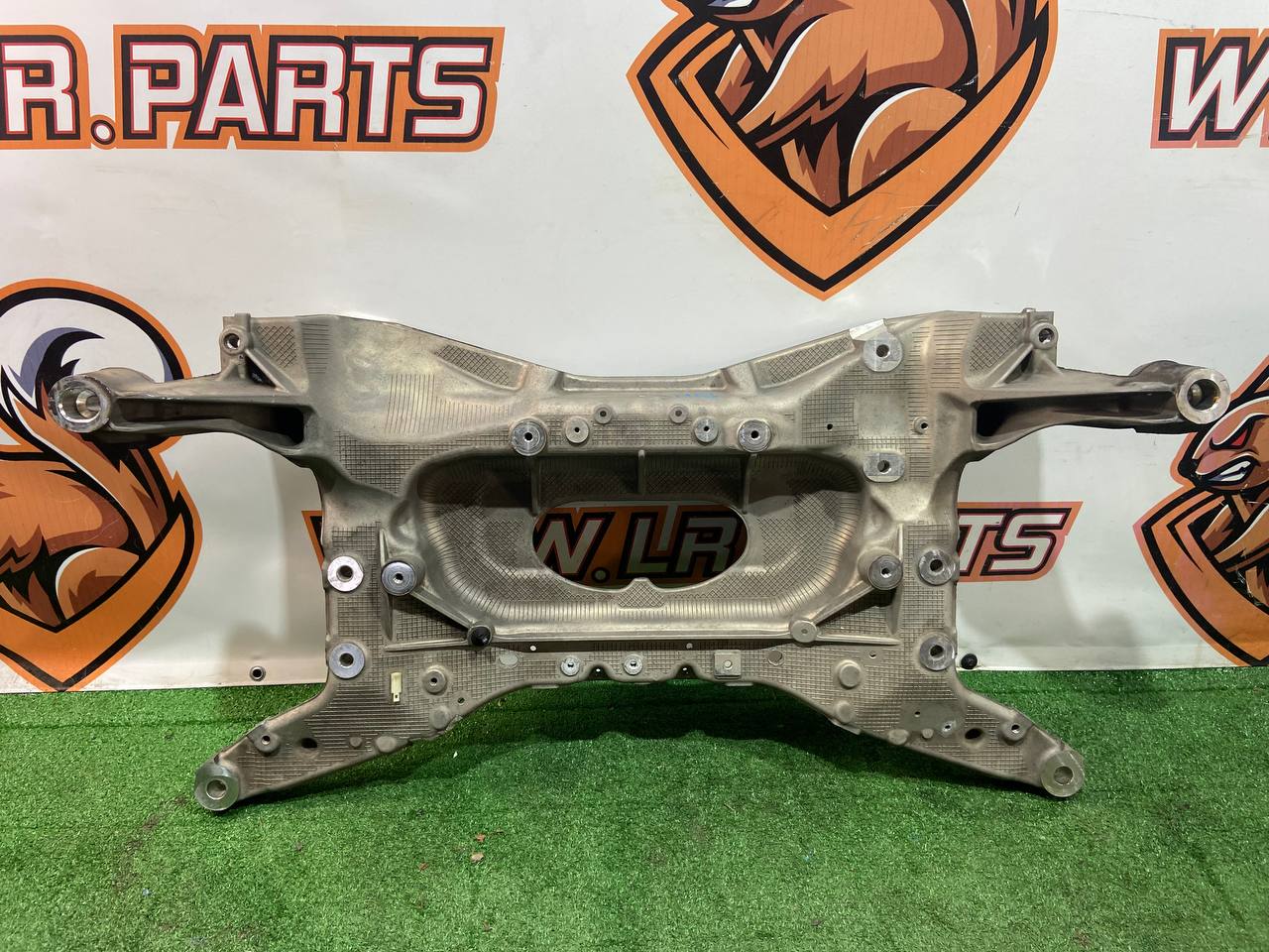 LR157865 Front suspension beam Range Rover Evoque New L551 (2019-) Used cost 300 € in stock 4 pcs.