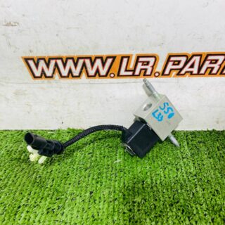 LR161999 Valve for the Land Rover Discovery Sport L550 (2015-) air conditioning pipe Used cost  € in stock 1 pcs.