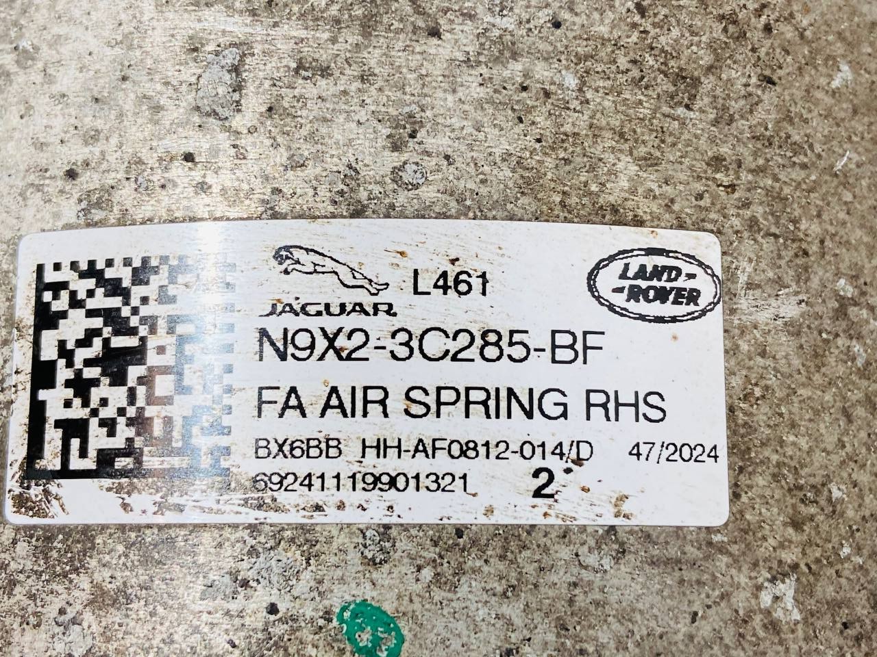 LR170945 Front Right Shock Absorber for Range Rover Sport L461 (2023-) Used - Image 12