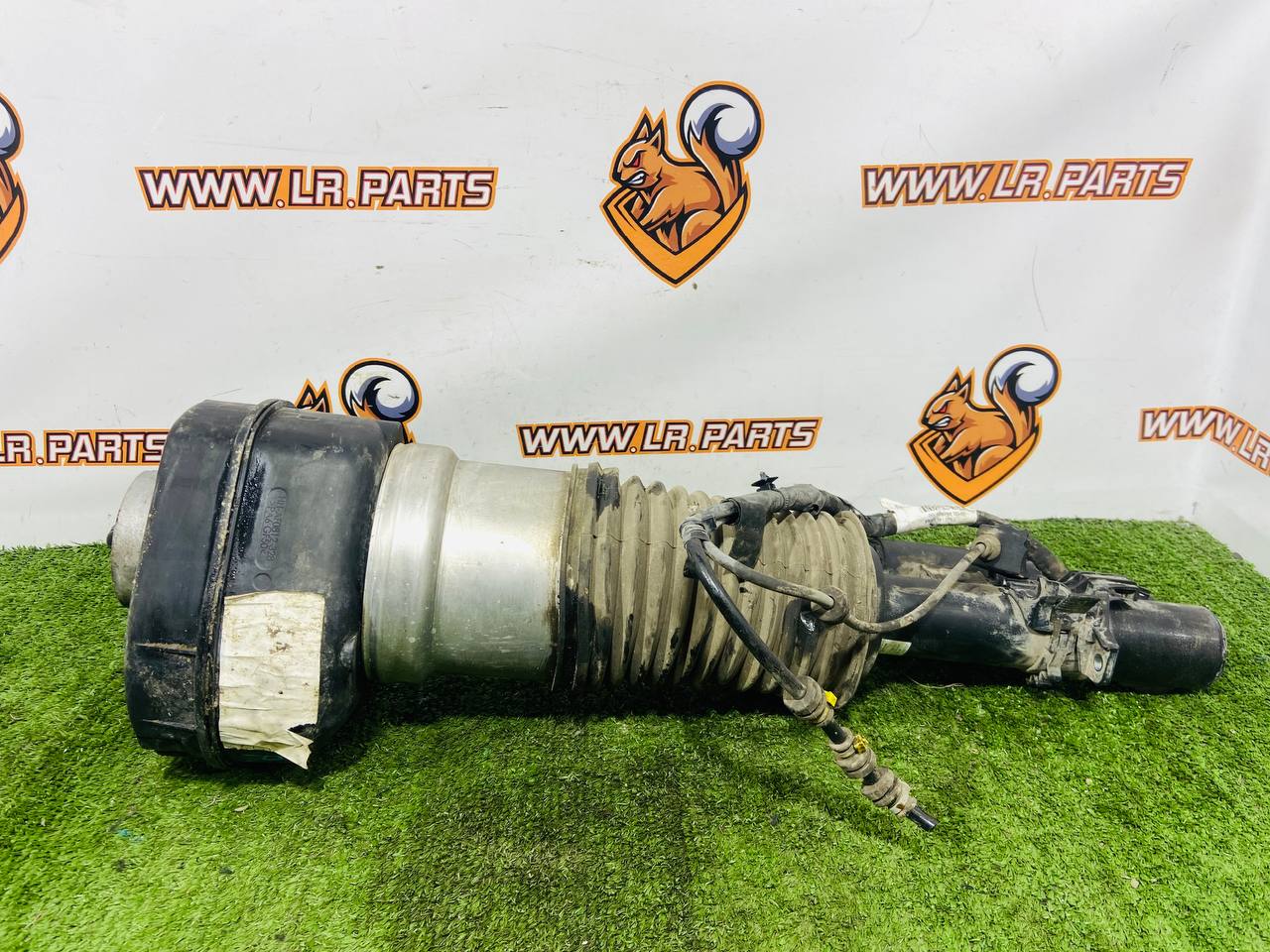 LR170945 Front Right Shock Absorber for Range Rover Sport L461 (2023-) Used - Image 15
