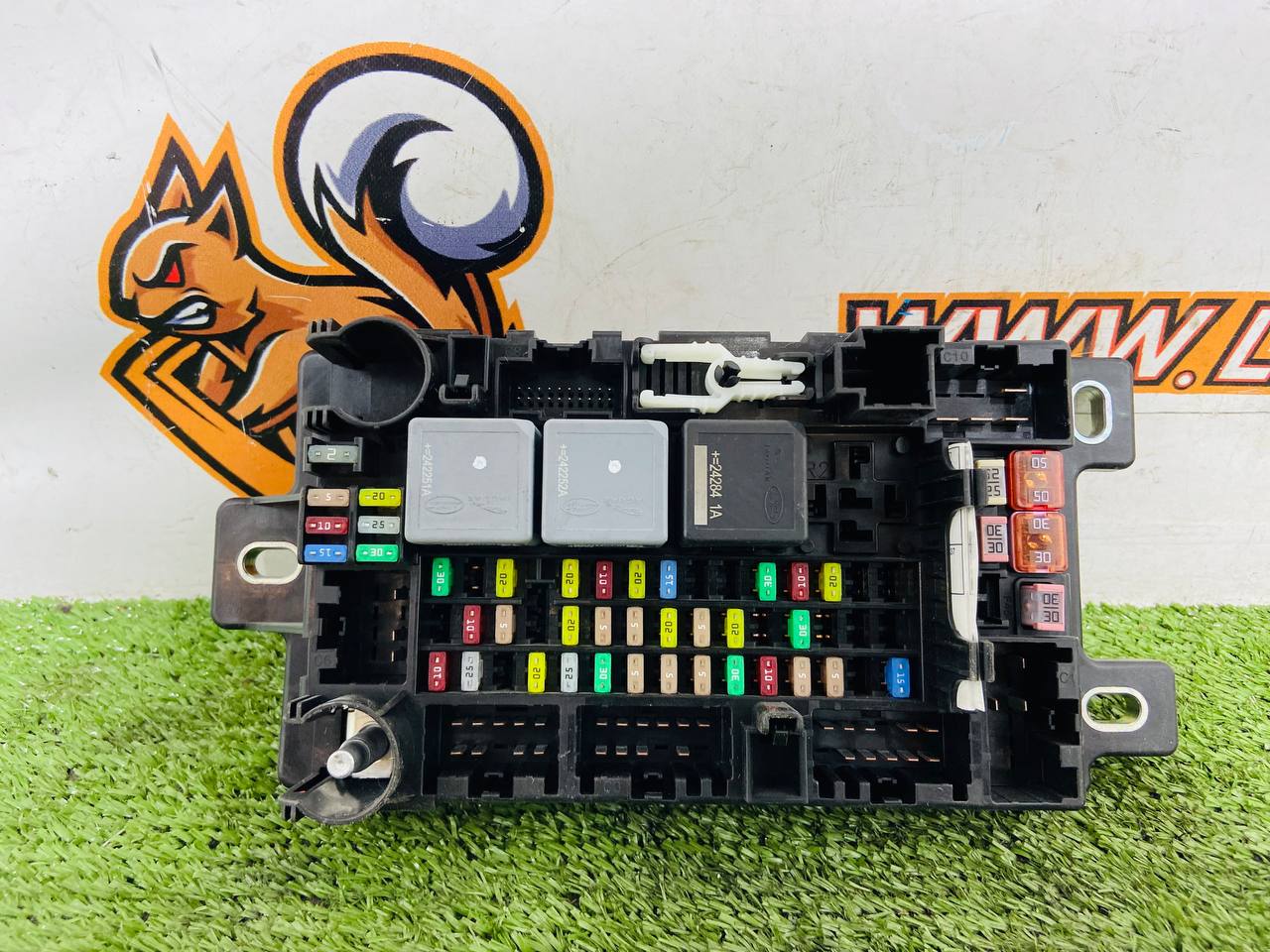 LR183360 Fuse Block Range Rover Evoque New L551 (2019-) Used cost € in stock 3 pcs.