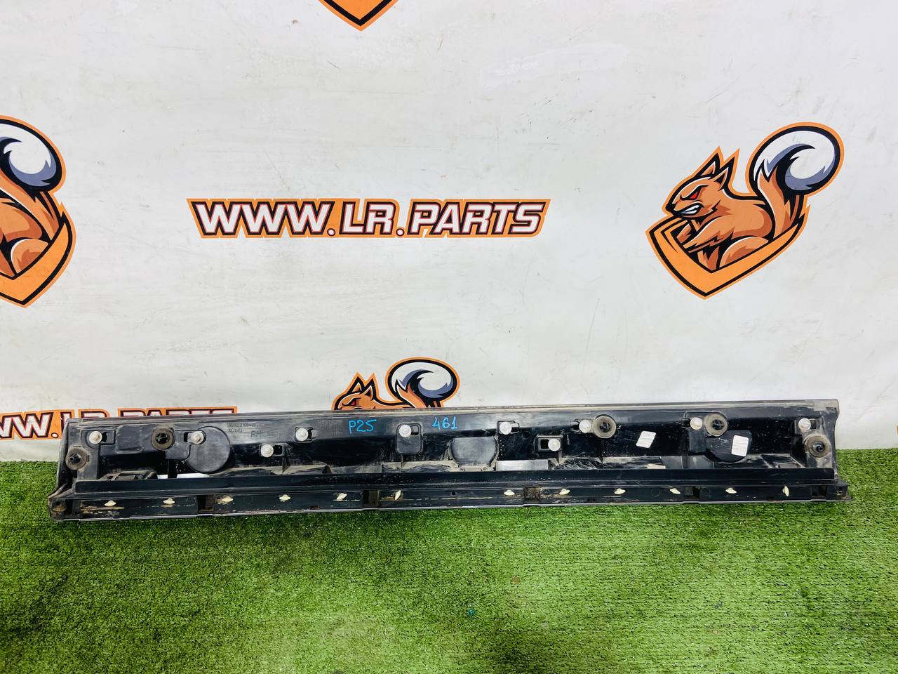 LR183543 Front right door molding Range Rover Sport L461 (2023-) Used cost 200 € in stock 2 pcs.