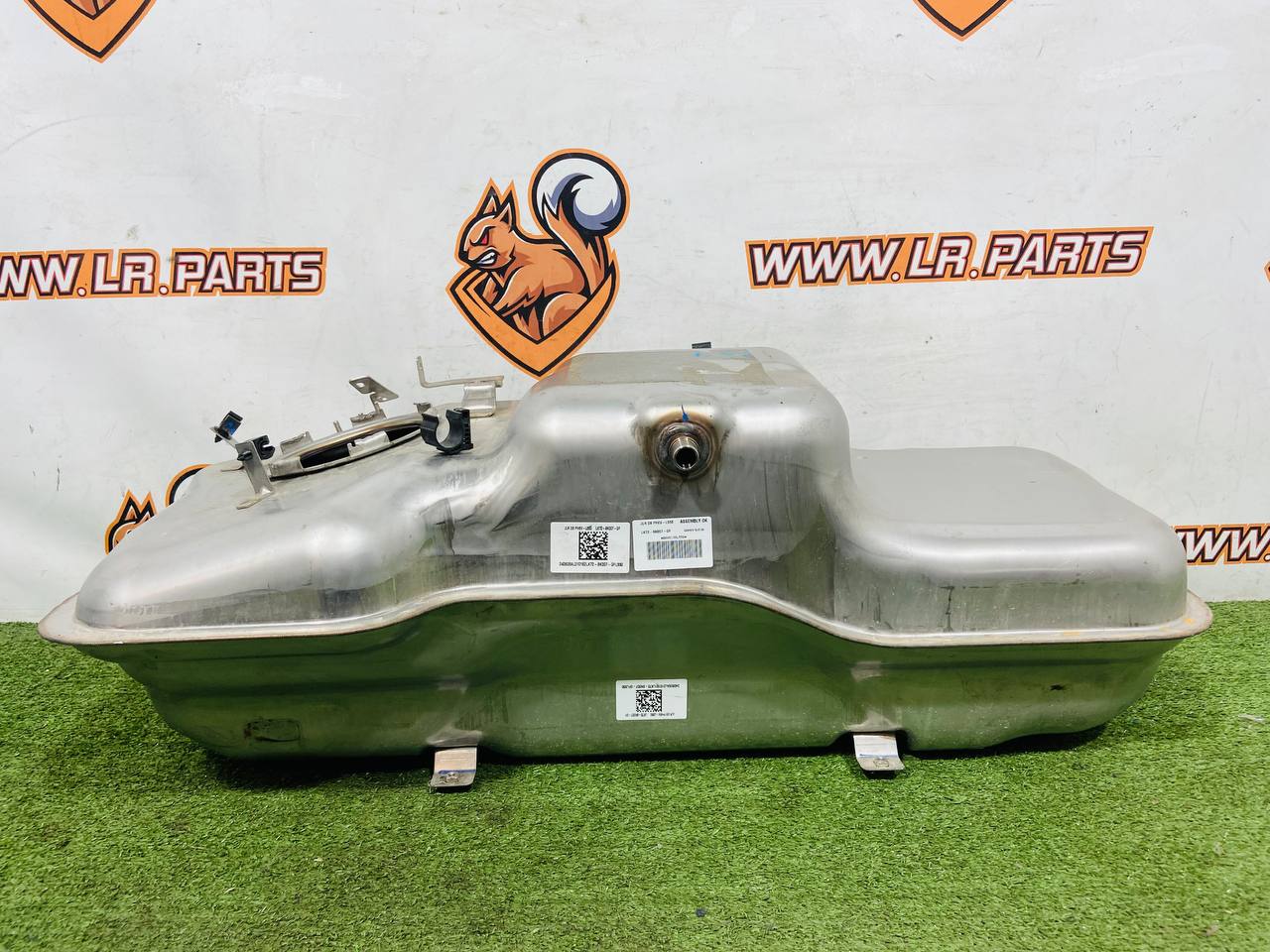 LR185925 Fuel tank metal for Land Rover Discovery Sport L550 (2015-) Used cost € in stock 1 pcs.