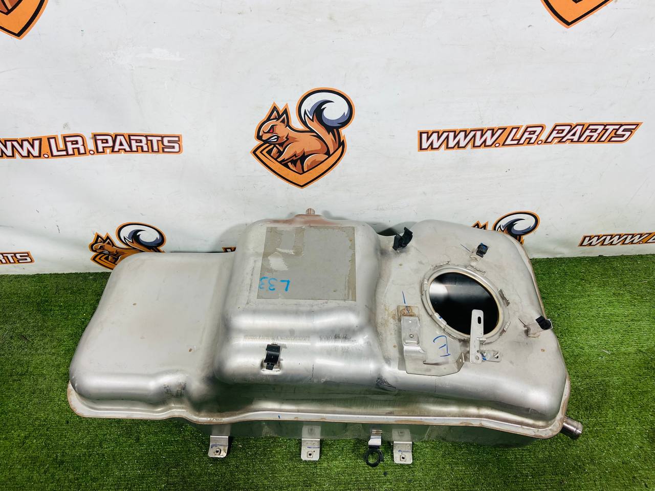 LR185925 Fuel tank metal for Land Rover Discovery Sport L550 (2015-) Used cost € in stock 1 pcs.
