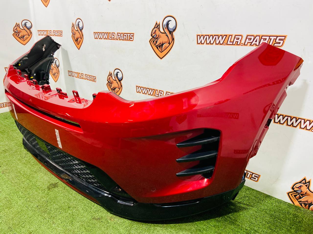 LR186656 Front assembly bumper for Land Rover Discovery Sport L550 (2015-) Used cost € in stock 1 pcs.