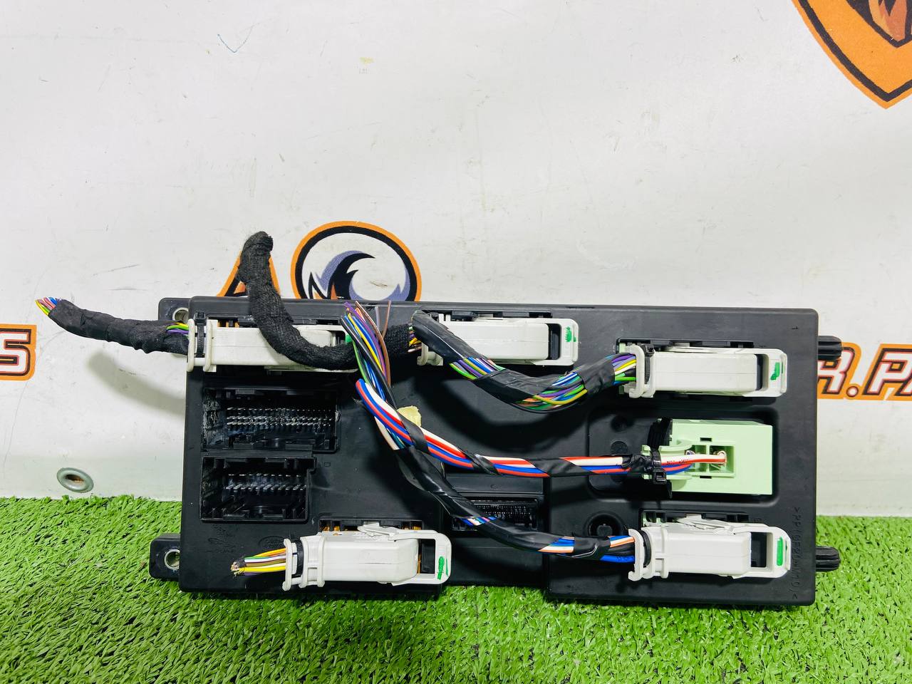 LR190103 Fuse box Range Rover Evoque New L551 (2019-) Used cost € in stock 3 pcs.