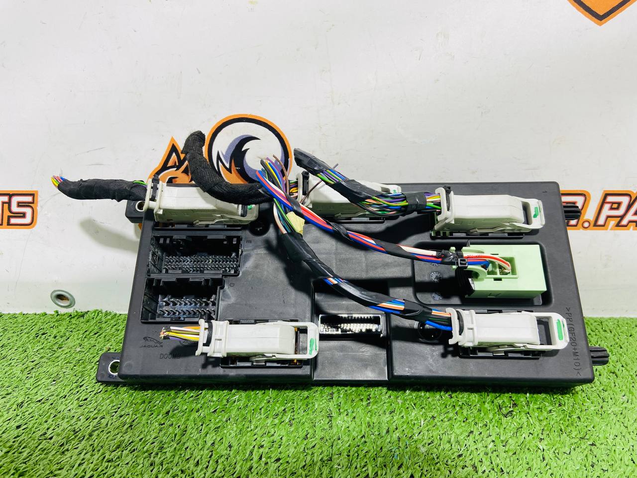 LR190103 Fuse box Range Rover Evoque New L551 (2019-) Used cost € in stock 3 pcs.