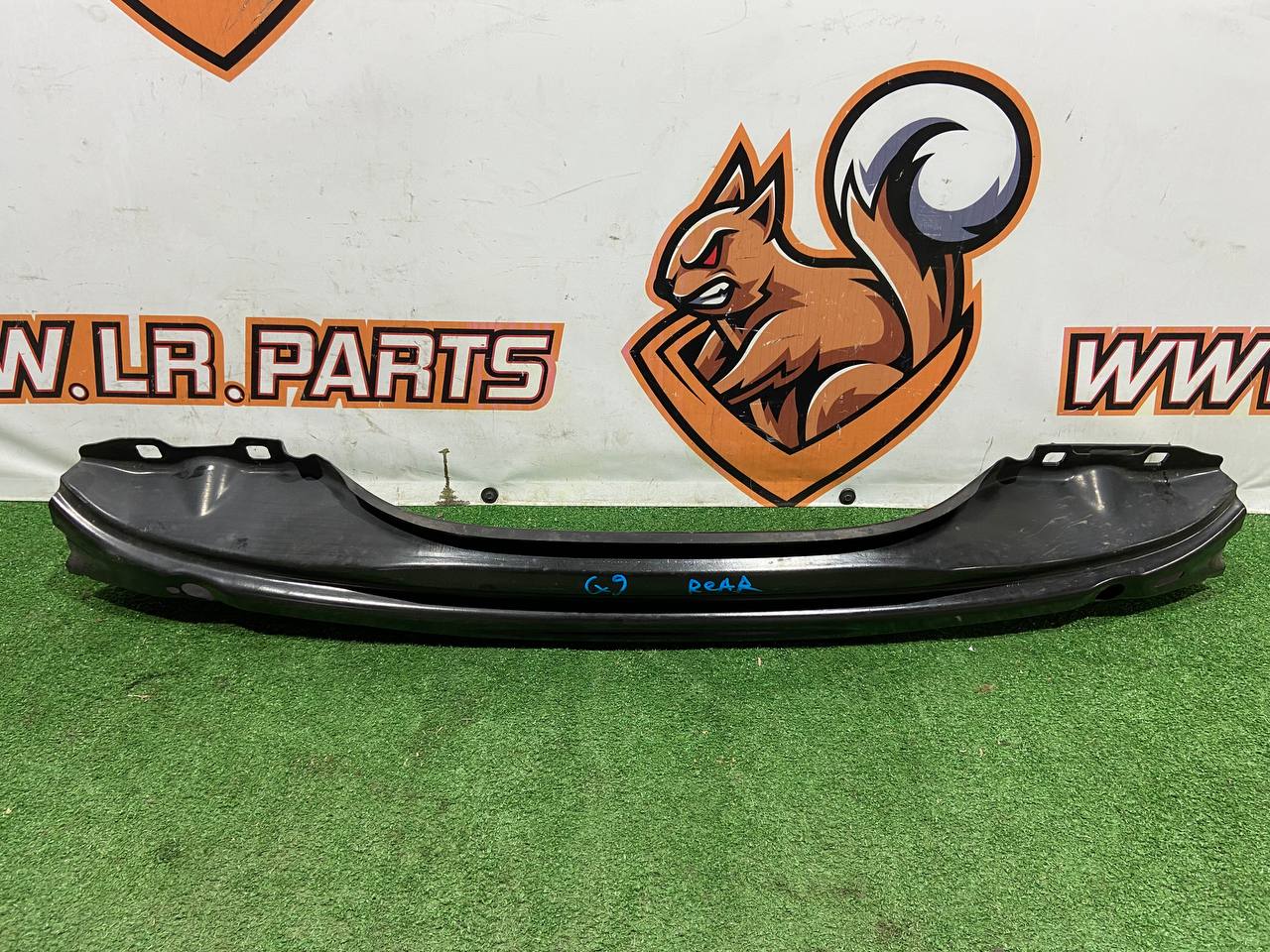 T2H1134 Rear bumper amplifier Jaguar F-Pace X761 (2017-) Used cost 100 € in stock 7 pcs.