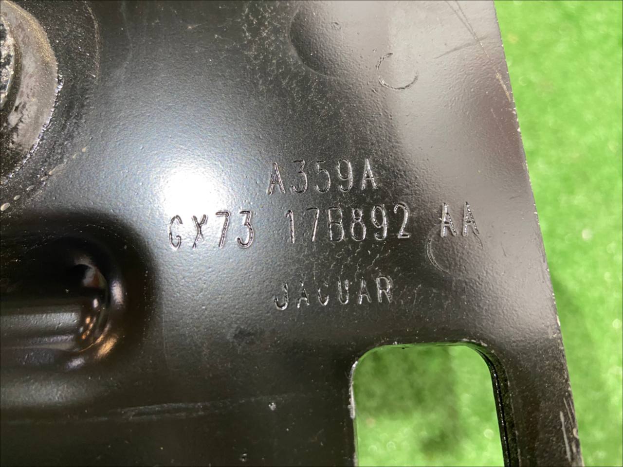 T2H1134 Rear bumper amplifier Jaguar F-Pace X761 (2017-) Used cost 100 € in stock 7 pcs.
